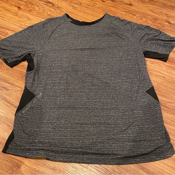 lululemon x Barry’s Men’s Shirt - Picture 1 of 2